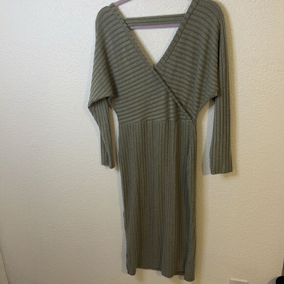 NWT- V-Neck Maternity ribbed Sweater Dress- Size Small - Picture 10 of 11